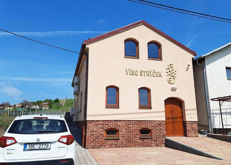 Sklep Vino Strycek Konuk evi Velké Bílovice Dış mekan fotoğraf