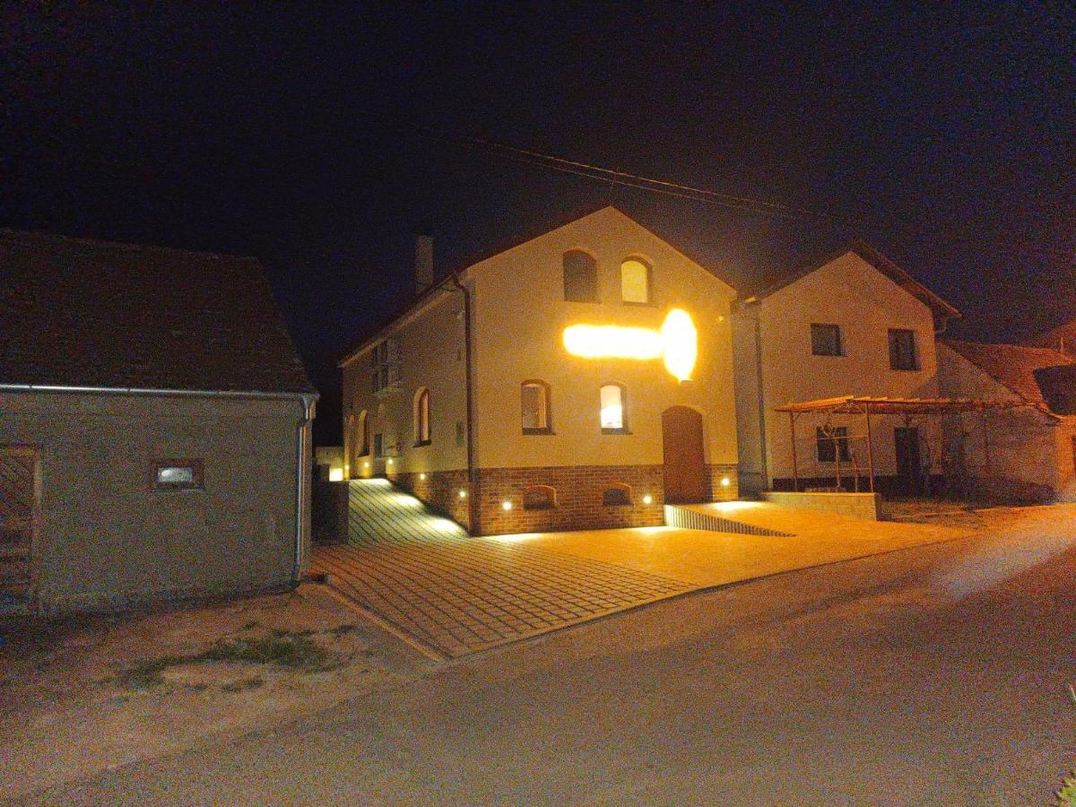 Sklep Vino Strycek Konuk evi Velké Bílovice Dış mekan fotoğraf